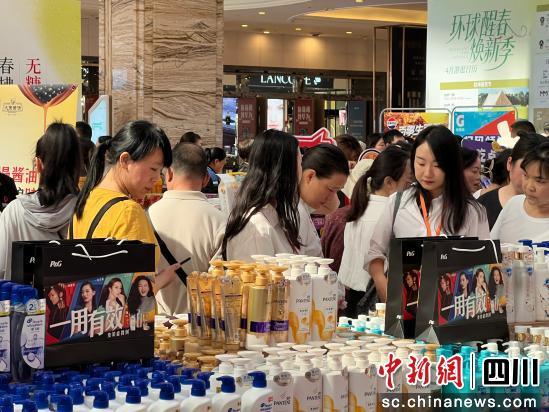 紅旗連鎖舉辦線下特展會 助力外貿企業拓內銷